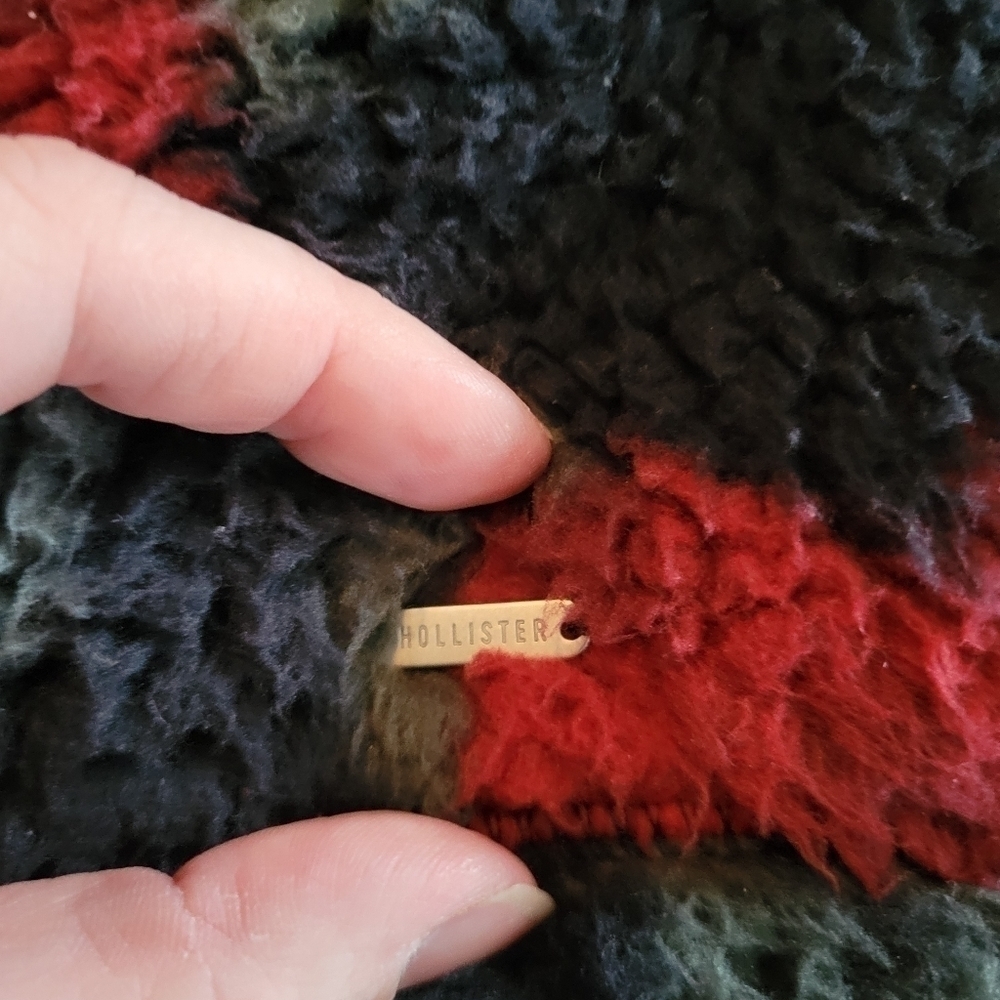 Hollister black & red rose pattern sherpa drop shoulder crop pullover S - Picture 13 of 13